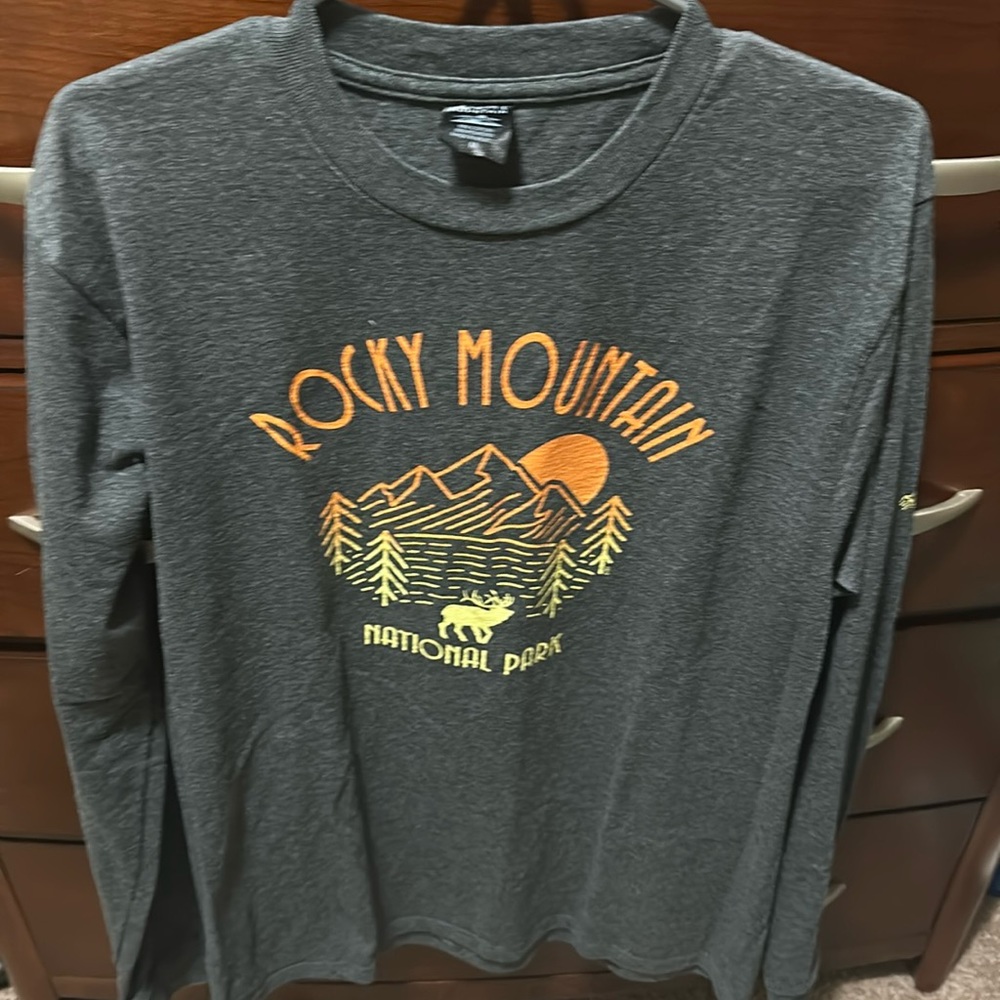 Rocky Mountain New Graphic Longsleeve t new never worn